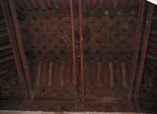 Dcorations au plafond sur bois sculpt
