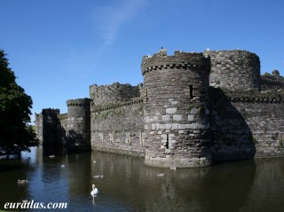 Douves et château de Beaumaris, Anglesey