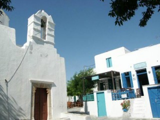 Eglise Agios Antonios et tavernes