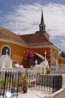 Eglise et cimetière des Trois-Ilets