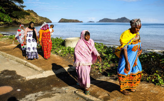 Femmes mahoraises portant le salouva.