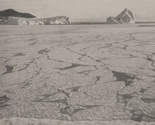 Formation de crtes de glace devant le Cap Evans