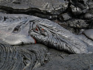 Gros plan sur la lave du Kilauea