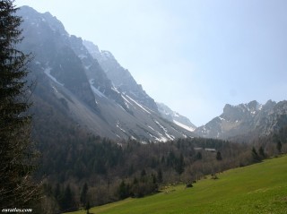 La Vrtaca Begunjska au pied du Dobrca