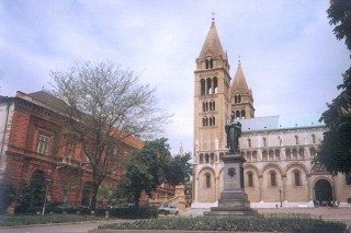 La cathédrale Szent István (1/2) La cathédrale Szent István (1/2)