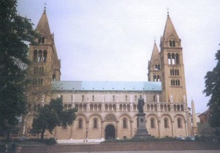 La cathédrale Szent István (1/2) La cathédrale Szent István (1/2)