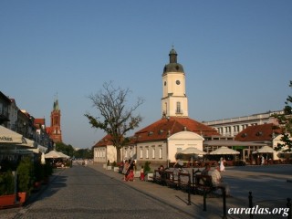 La rue Lipowa et l'hôtel de ville à Białystok