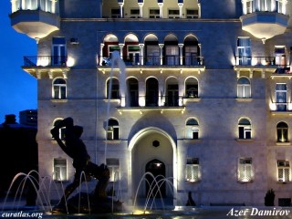 La statue de Vahram V le Gour  Bakou