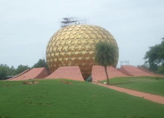 Le Matrimandir, oeuvre en construction