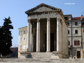 Le Temple d'Auguste à Pula