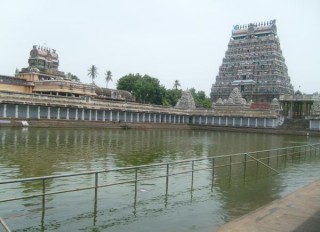 Le bassin reserve d'eau du temple