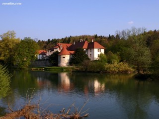 Le château d'Otocec sur la Krka slovène