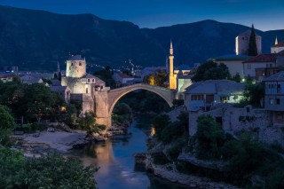 Le pont de Mostar de nuit