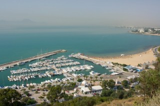 Le port et la plage Le port et la plage
