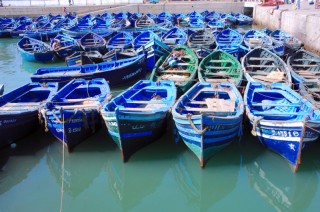 Le port et ses bateaux bleus