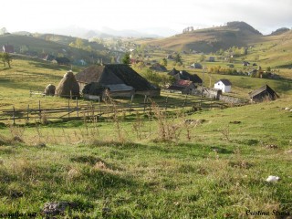 Le village de Sirnea, passe de Bran-Rucar, Monts Piatra Craiului