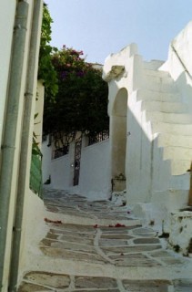 Lefkes - Ruelle en escalier