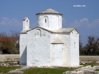 L'église de la Sainte-Croix à Nin