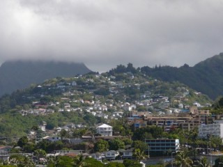 Les hauteurs d'Honolulu sous les nuages