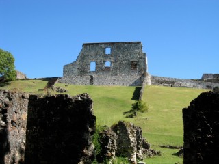 Les ruines du château Dubuc (XVIIIe siècle) à la Trinité