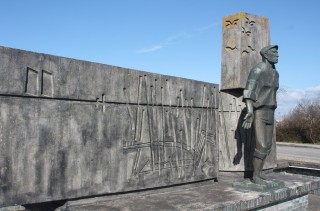 Monument en hommage aux migrants