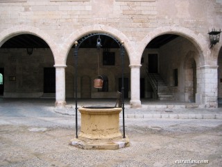 Palma de Majorque, cour du palais de la Almudaina