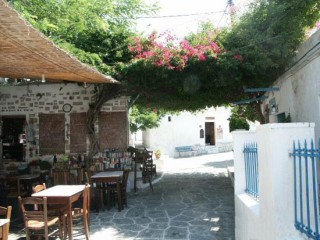 Place Dounavi et ruelle