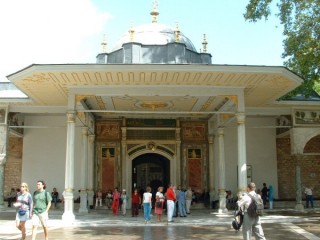 Portail de la troisime cour