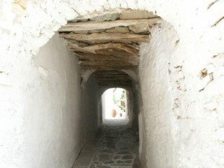 Quartier du Kastro - Passage couvert