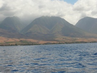 Reliefs de Maui sous l'orage