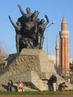 Statue d'Atatrk et la jeunesse turque