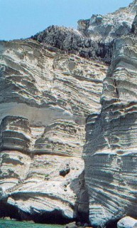 Strates gologiques dans les rochers