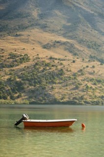 Un bateau sur le lac