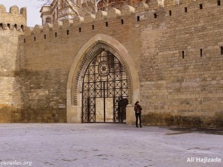 Une des anciennes portes de la ville à Bakou