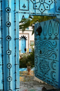 Une porte d'habitation traditionnelle restée... Une porte d'habitation traditionnelle restée...