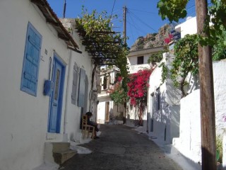 Une rue du joli petit village de Krista