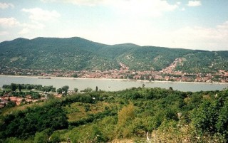 Une ville au bord du Danube