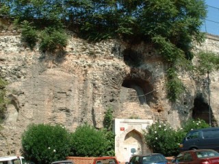 Vestiges des structures de l'ancien hippodrome