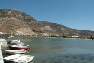 Vue sur la plage de Kamares