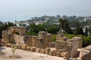Vue sur la méditerranée depuis les ruines