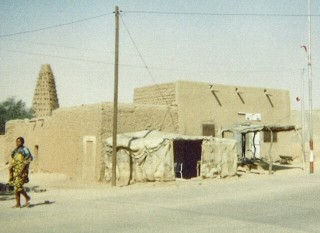 Le long de la route principale