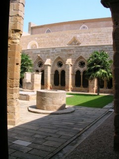 RUEDA : Photo du cloître depuis une galerie... RUEDA : Photo du cloître depuis une galerie...