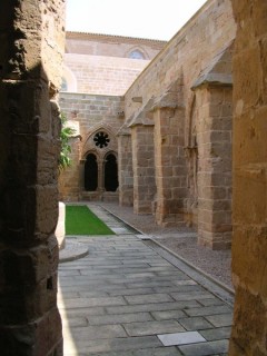 RUEDA : Photo du cloître depuis une galerie... RUEDA : Photo du cloître depuis une galerie...