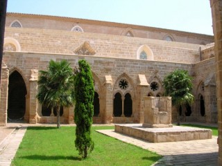 RUEDA : Photo du cloître depuis une galerie... RUEDA : Photo du cloître depuis une galerie...