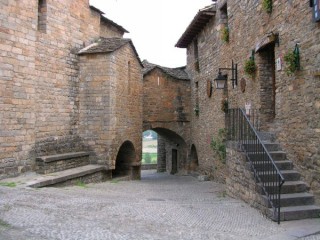 Vue du village pyrnen d'Ainsa (Pyrnes...