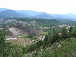 Le Rio Ara: vue d'un village abandonné Le Rio Ara: vue d'un village abandonné