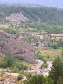 Le Rio Ara: vue d'un village abandonné Le Rio Ara: vue d'un village abandonné