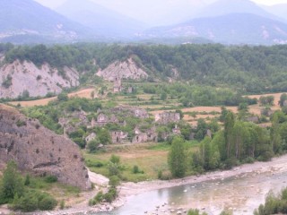 Le Rio Ara: vue d'un village abandonné Le Rio Ara: vue d'un village abandonné