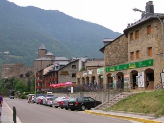 Vue de Torla (Pyrénées Aragonaises) Vue de Torla (Pyrénées Aragonaises)