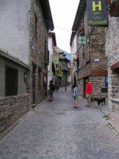 Vue de Torla (Pyrénées Aragonaises) Vue de Torla (Pyrénées Aragonaises)
